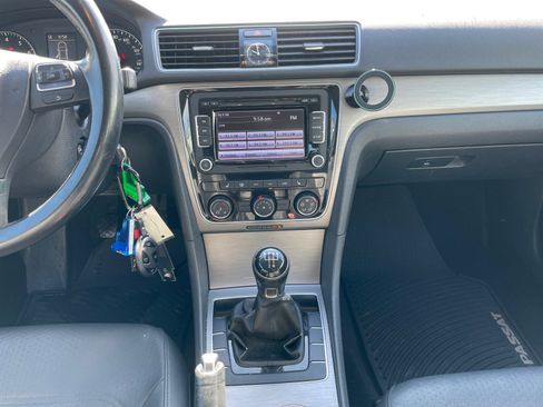 Used 2014 Volkswagen Passat 2.5 SE FWD image 11