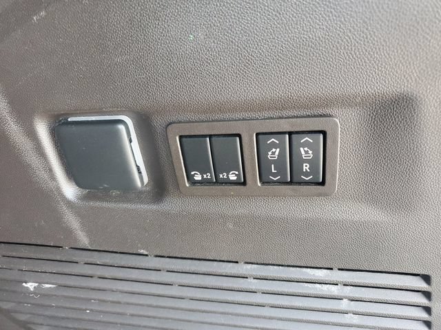 Used 2022 GMC Yukon XL Denali AWD/4WD image 32