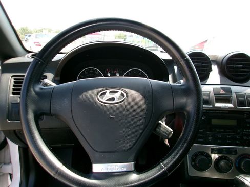 Used 2004 Hyundai Tiburon GT FWD image 23