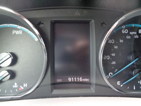 Used 2018 Toyota RAV4 Limited AWD/4WD image 19