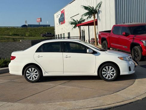 Used 2012 Toyota Corolla LE FWD image 2