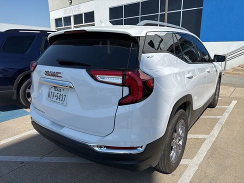 Used 2023 GMC Terrain SLT image 5