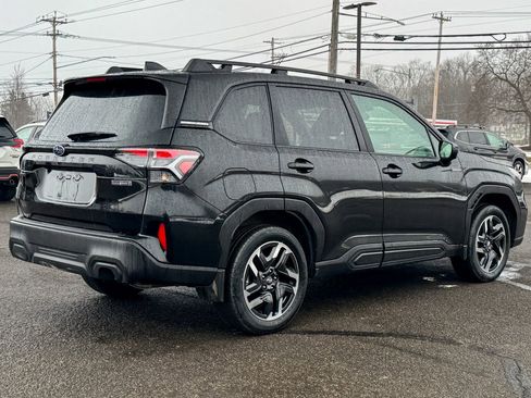 Used 2025 Subaru Forester Premium image 3