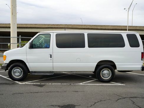 Used 2006 Ford E-350 and Econoline 350 XL image 2