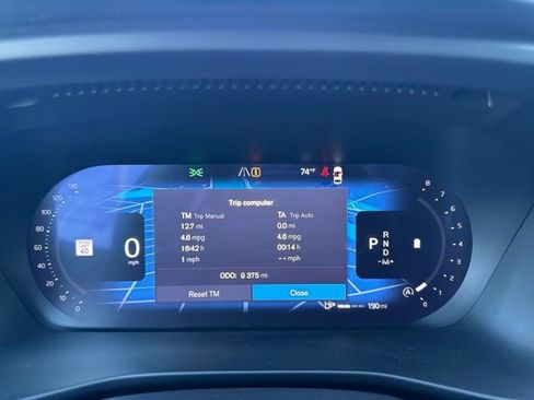 Certified 2025 Volvo XC40 B5 Plus AWD/4WD image 24