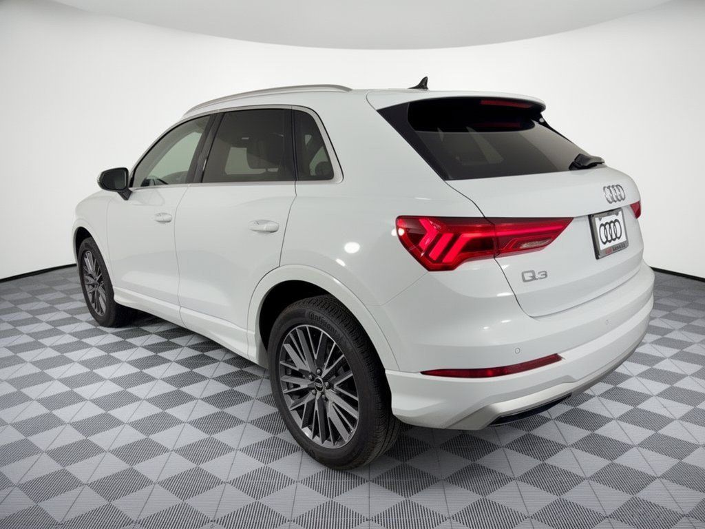 Used 2022 Audi Q3 2.0T Premium w/ Convenience Package AWD/4WD image 3