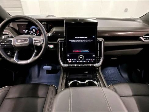 Used 2025 GMC Yukon Elevation w/ Elevation Premium Package AWD/4WD image 18
