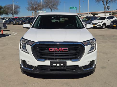 Used 2024 GMC Terrain SLE image 8