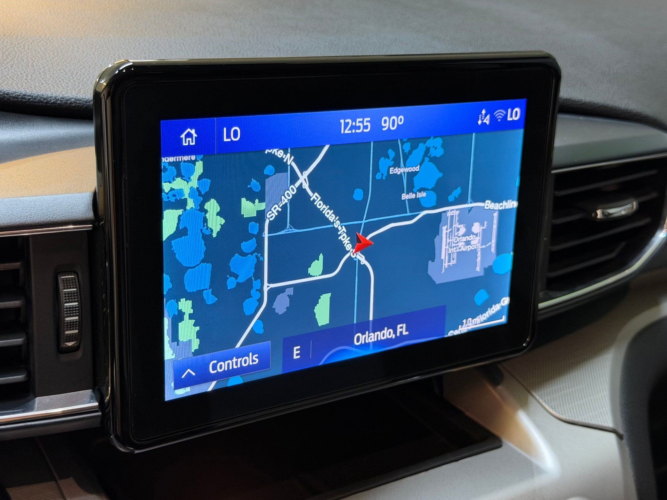 Used 2022 Ford Explorer XLT w/ Equipment Group 202A AWD/4WD image 29