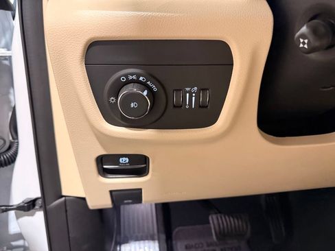 Used 2026 Jeep Grand Cherokee L Limited w/ Luxury Tech Group II RWD image 16
