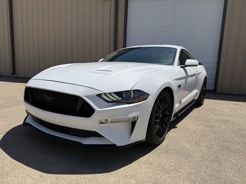 Used 2018 Ford Mustang GT RWD image 2
