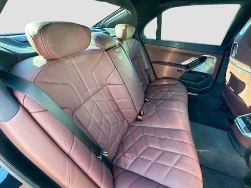 Used 2024 BMW 760i xDrive image 30