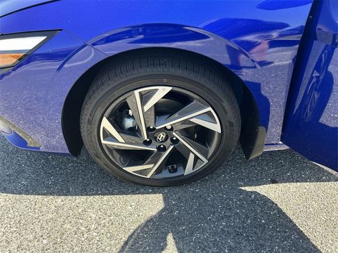 New 2025 Hyundai Elantra Limited image 33