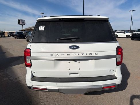 Used 2024 Ford Expedition Max XLT image 6
