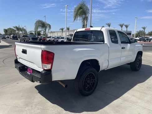 Used 2022 Toyota Tacoma SR AWD/4WD image 8
