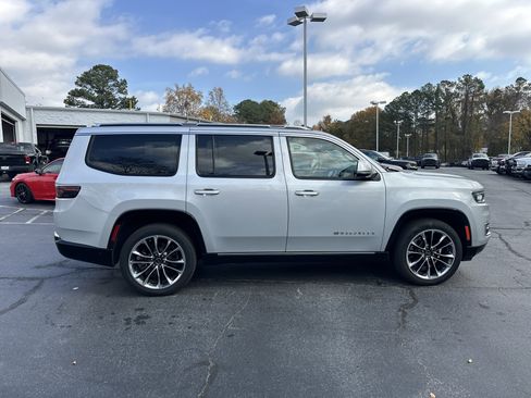 Used 2022 Jeep Wagoneer Series III w/ Premium Group I image 10