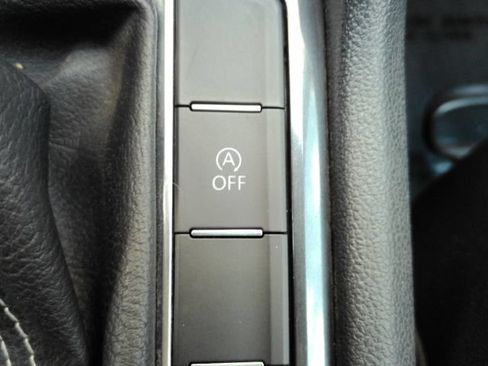 Used 2022 Volkswagen Tiguan SE w/ Panoramic Sunroof Package FWD image 49