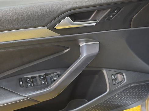 Used 2023 Volkswagen Jetta SE w/ Panoramic Sunroof Package image 23