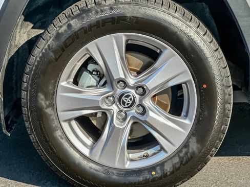 Used 2025 Toyota RAV4 XLE AWD/4WD image 25