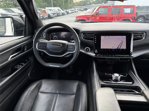 Used 2024 Jeep Wagoneer L Series II RWD image 24