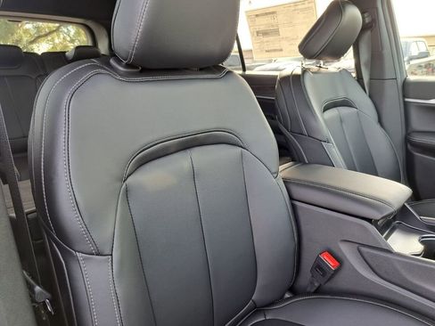 New 2026 Jeep Compass Latitude image 19