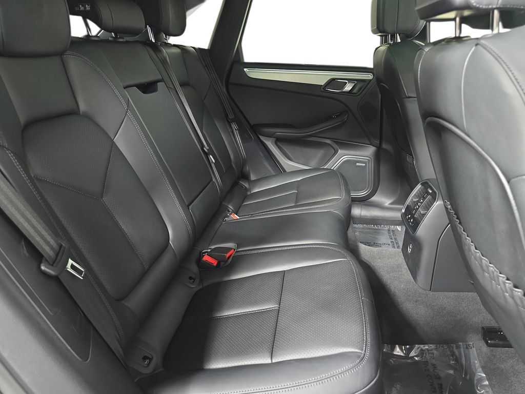 Certified 2026 Porsche Macan AWD/4WD image 26