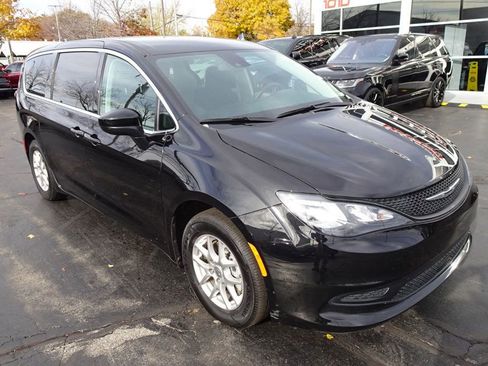 Used 2024 Chrysler Voyager LX image 9