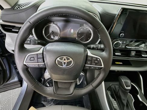Used 2023 Toyota Highlander XLE AWD/4WD image 20