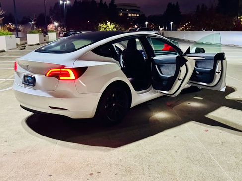 Used 2021 Tesla Model 3 Standard Range Plus image 38