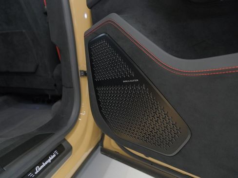 Used 2023 Lamborghini Urus Performante AWD/4WD image 40