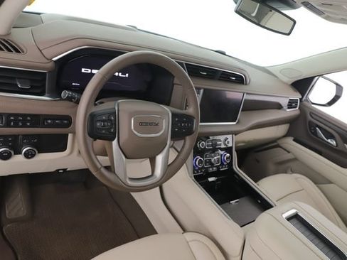 Used 2024 GMC Yukon Denali AWD/4WD image 18
