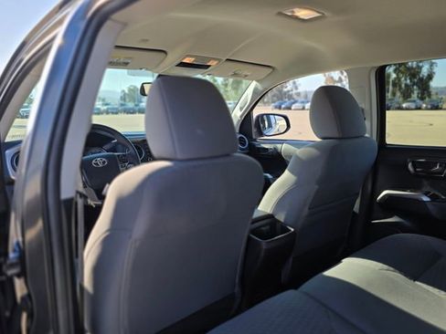 Used 2022 Toyota Tacoma SR5 RWD image 17