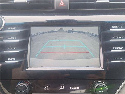 Used 2018 Toyota Camry SE FWD image 13