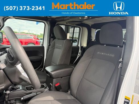 Used 2023 Jeep Gladiator Overland AWD/4WD image 8