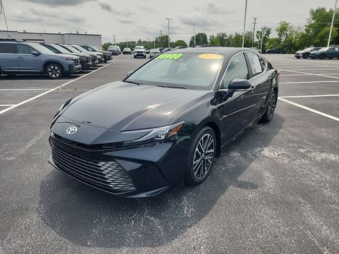 Used 2025 Toyota Camry XLE FWD image 2