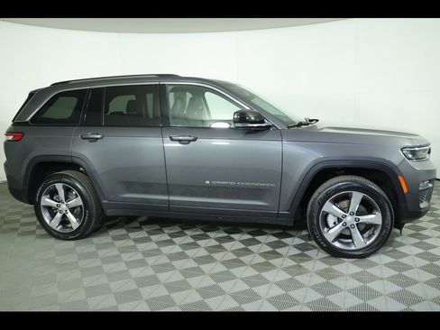 Used 2022 Jeep Grand Cherokee Limited image 12