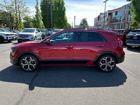 Used 2023 Kia Niro SX Touring FWD image 3