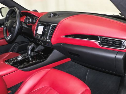 Used 2023 Maserati Levante GT image 20