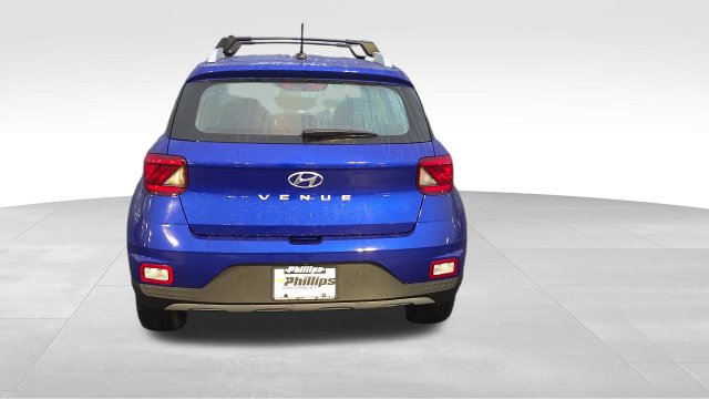 Used 2024 Hyundai Venue SEL FWD image 11