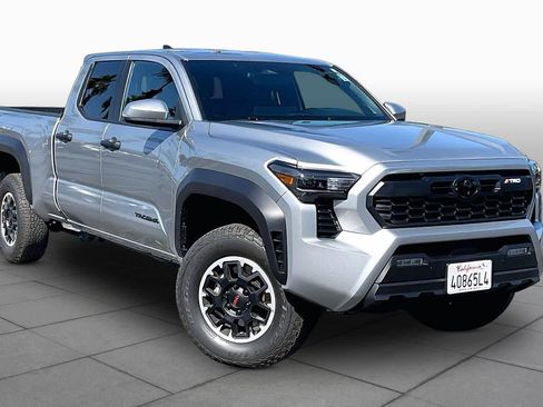 Certified 2026 Toyota Tacoma TRD Off-Road w/ TRD Off Road Upgrade Package AWD/4WD image 2