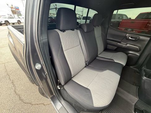 Used 2022 Toyota Tacoma TRD Off-Road image 39