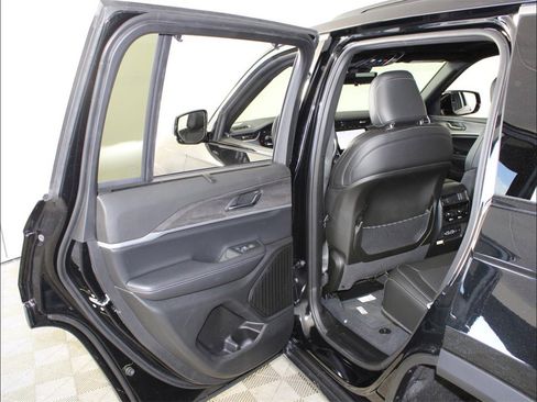 New 2025 Jeep Grand Cherokee Limited w/ Luxury Tech Group II image 26