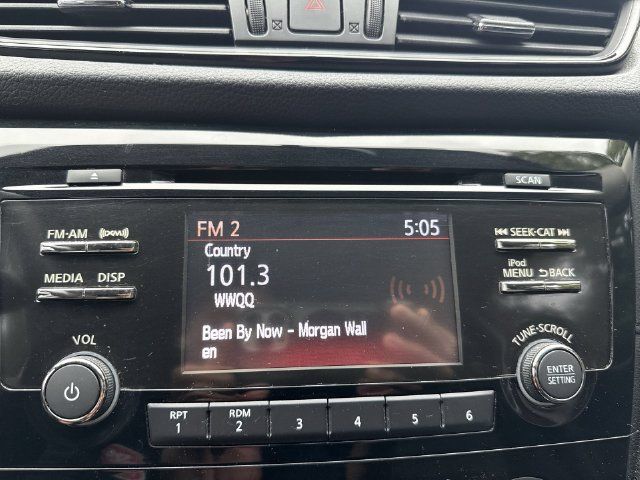 Used 2017 Nissan Rogue S FWD image 19