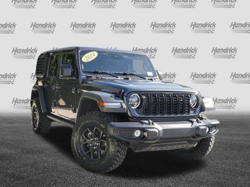 Used 2024 Jeep Wrangler Unlimited AWD/4WD image 2