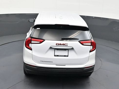 Used 2022 GMC Terrain SLE FWD image 16