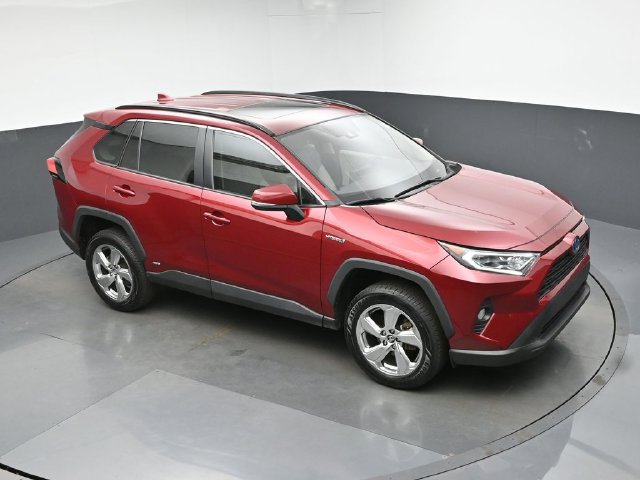 Used 2021 Toyota RAV4 XLE Premium AWD/4WD image 39