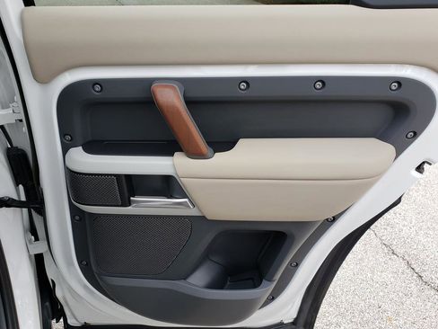 Used 2023 Land Rover Defender 110 S image 17