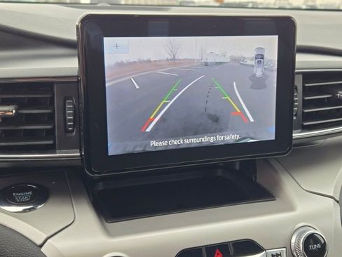 Used 2022 Ford Explorer XLT w/ Equipment Group 202A image 26