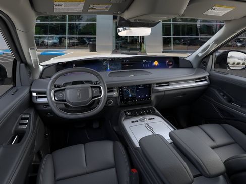 New 2026 Lincoln Navigator Premiere image 9