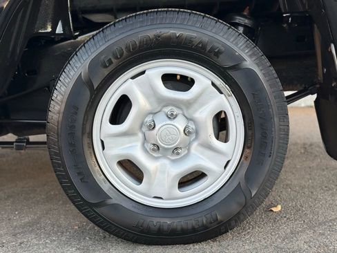 Used 2010 Toyota Tacoma 2WD Access Cab image 12